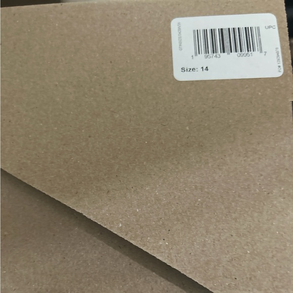 Yeezy Foam Runner Sulfur - Picture 9 of 10